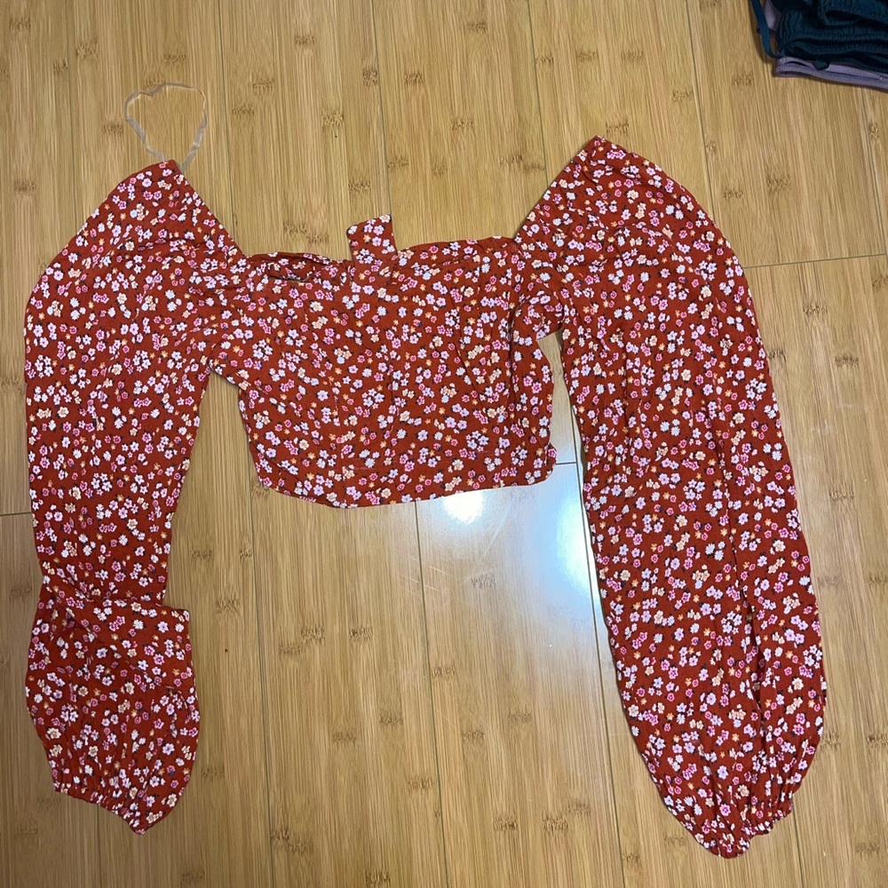 XS Altard State Cropped Flowy Top